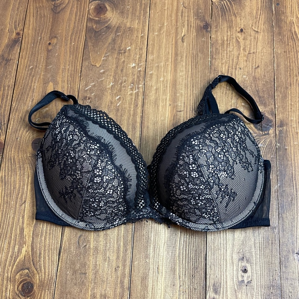 Victoria’s Secret very sexy push up bra black lace size 32D